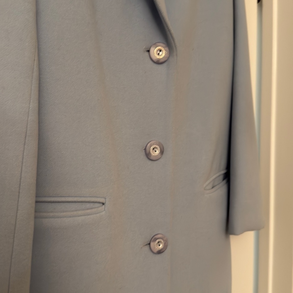 Elegant Women's Blazer in Light Gray